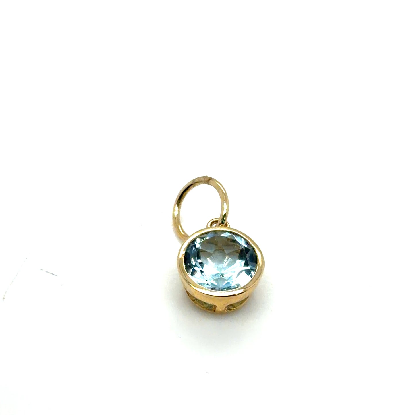 14Kt Yellow Gold Sky Blue Topaz Pendant