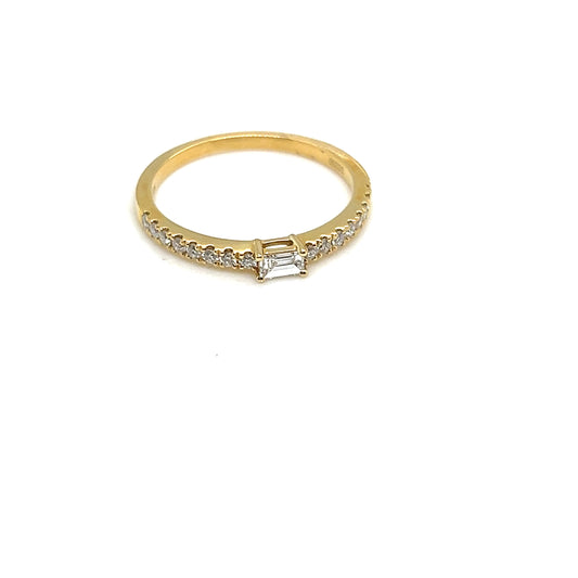 18Kt Yellow Gold Round and Baguette Diamond Band